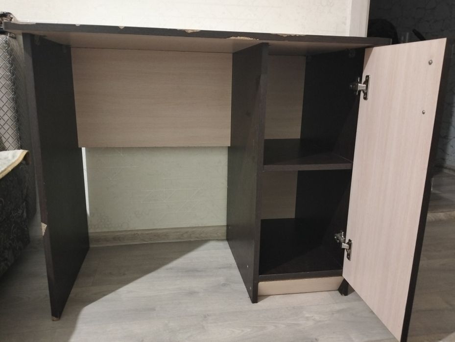 Продам б/у стол.