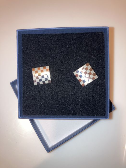 Butoni placati cu platina cu model tabla de sah/carouri