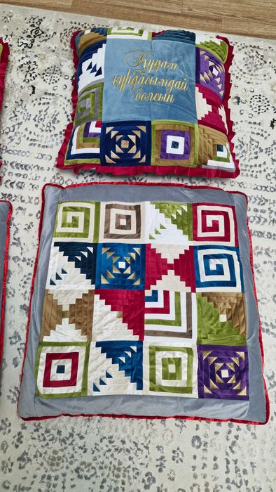 Корпе и подушки новые