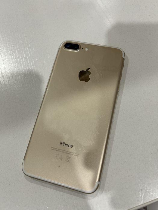 Продам  айфон 7+