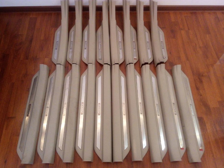 Продам порожек пластиковый Toyota Camry ACV40 ACV45.