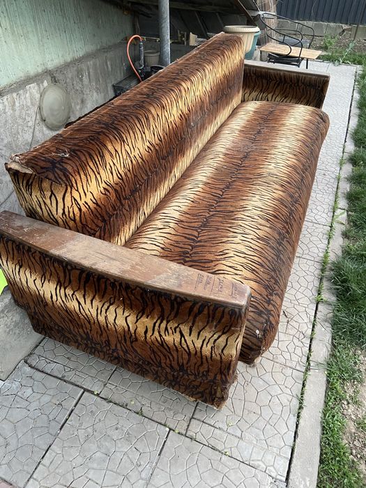 Диван продам 2000