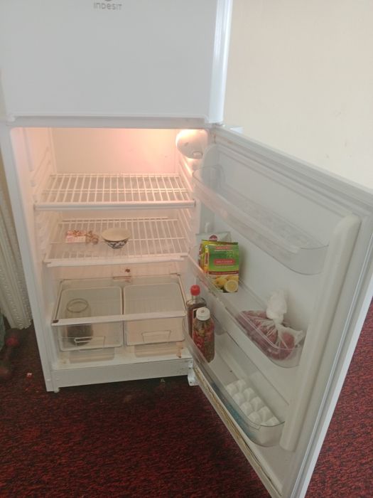 Холодилник Indezit