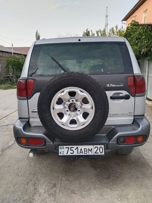 Nissan.   Terano    2