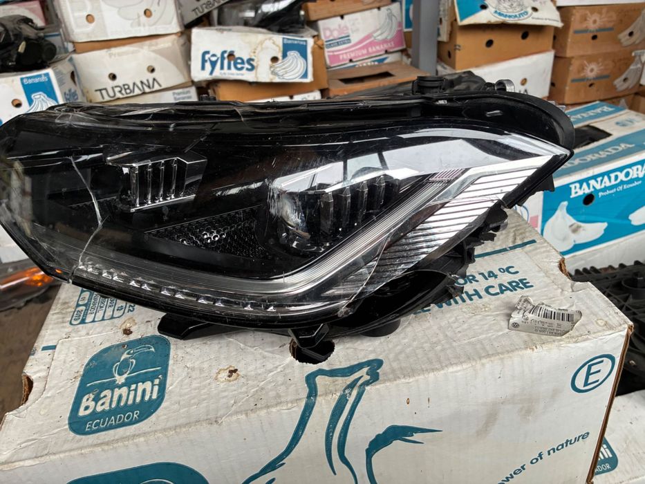 Ляв фар Vw T-Cross. С модул. 2GM998478. За части