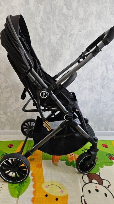 Всесезонная прогулочная коляска