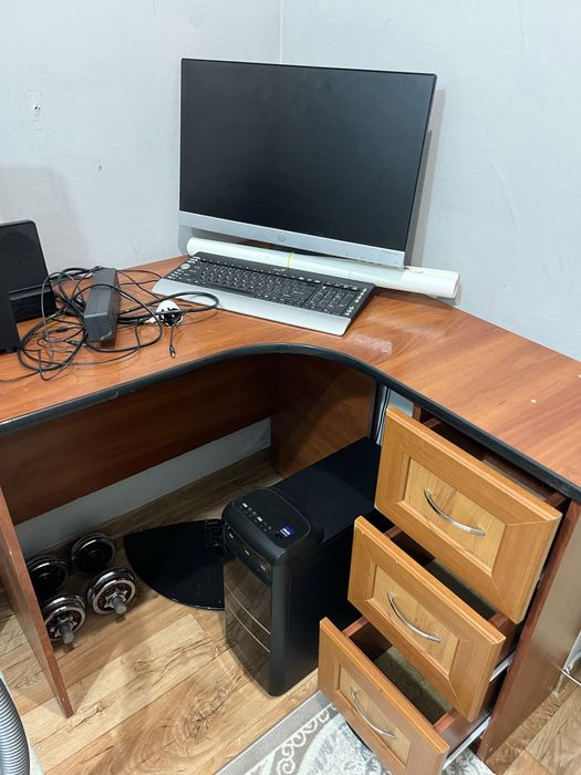 Продам компьютерный столик