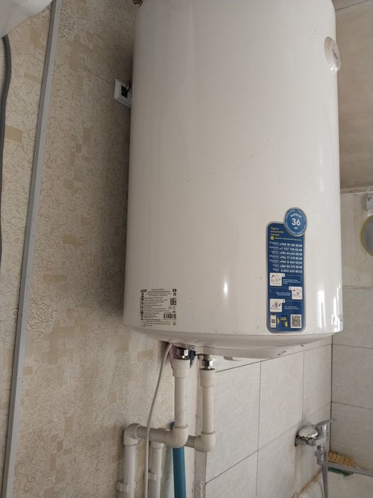 СВОЯ. продам 1 ком 3 этаж . Дукент Ангрен. О́тличное место. Свежий воз