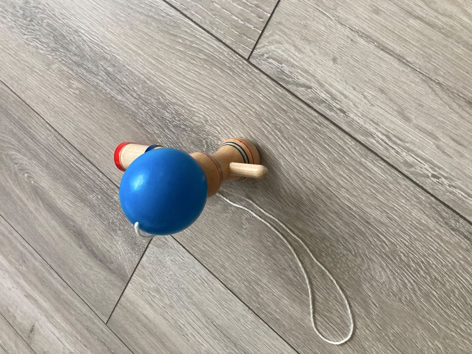 Kendama albastra