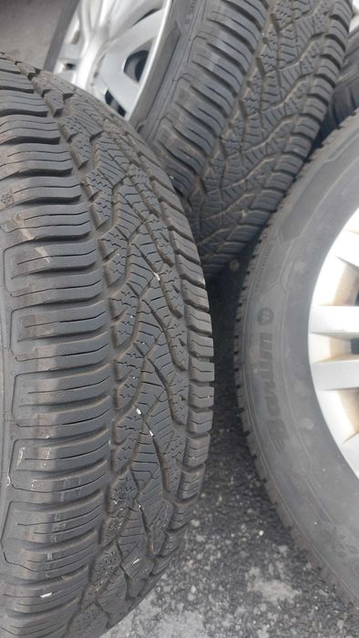 4 jante vw golf 7 cu cauciucuri iarna Barum 195/65/15 dot 48.2023