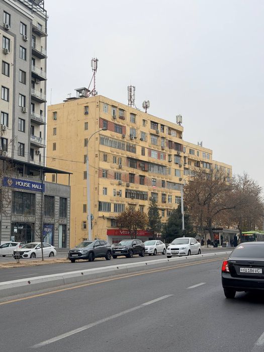 Yunusobod Bodomzor 3 xonali uy srochna sotiladi