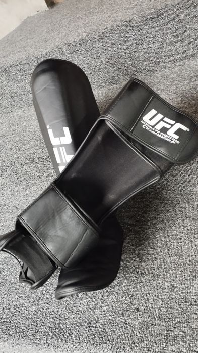 Шлем для спорта, фута для защиты ног