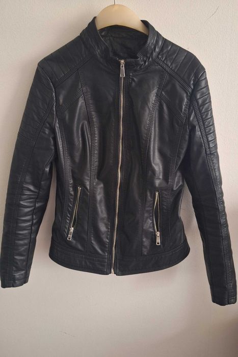Дамско черно кожено яке