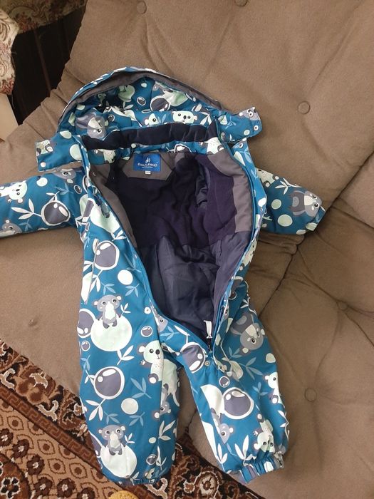 Продам детский зимний комбинезон.