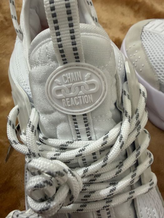Adidași Versace chain reaction