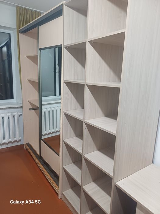 Шкаф, кітап сөресі, стол