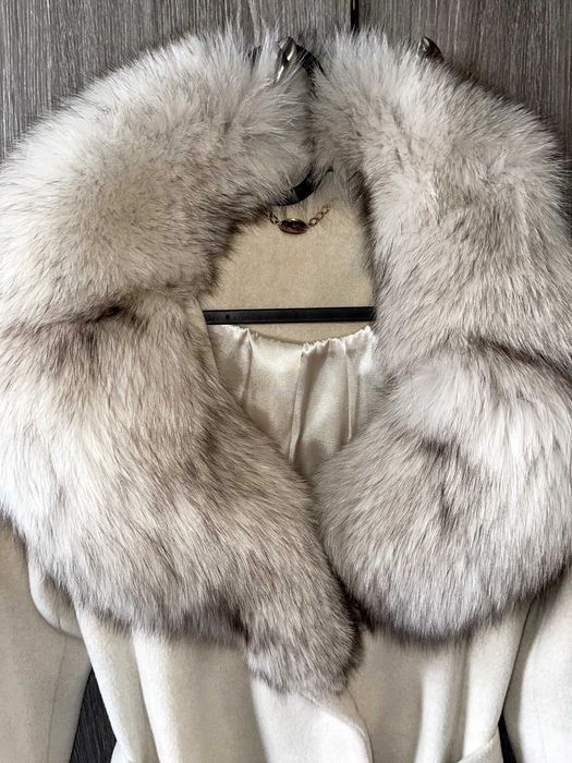 палто бяло беж слонова кост естествен косъм лисица и кашмир яке дамско