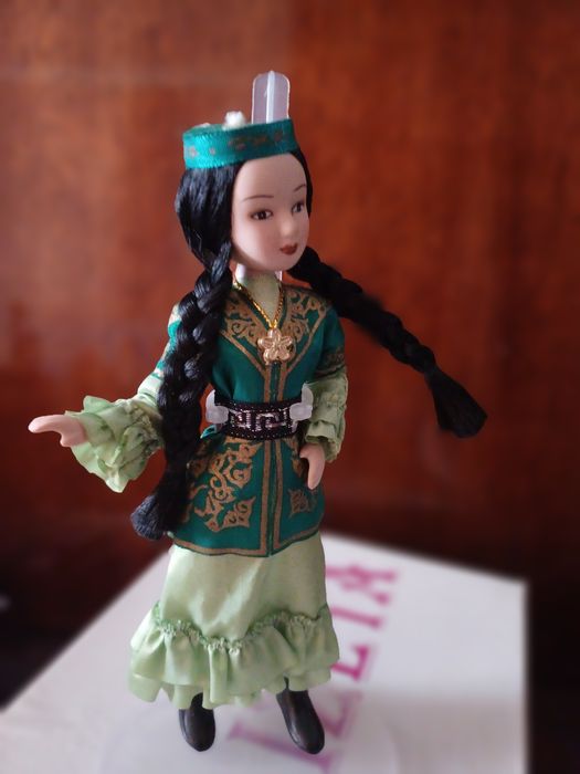 Куклы фарфоровые