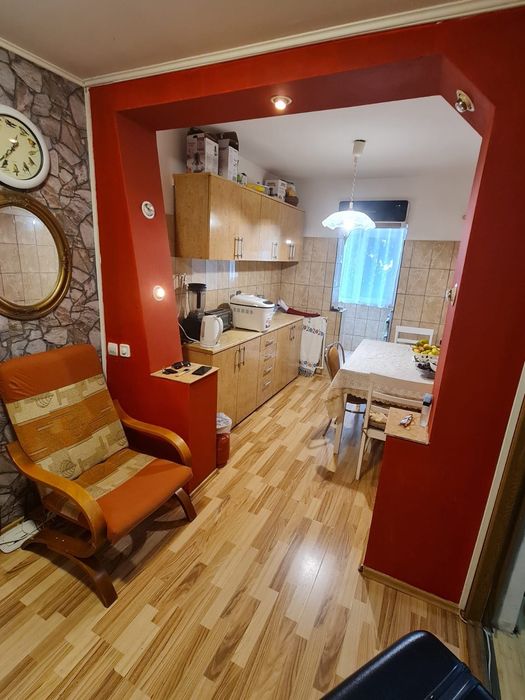 Apartament 3 camere, Strada Savinesti, Etaj 1, Tg Jiu