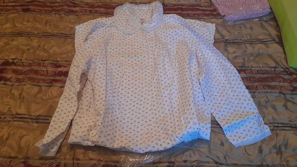 2 броя дамски нощници по 20 лв. брой