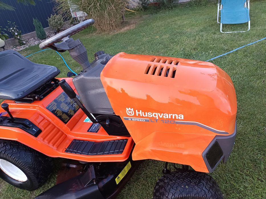 Tractoras tuns iarba