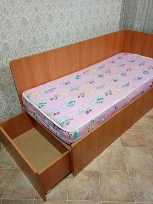 Кровать детская с матрасом