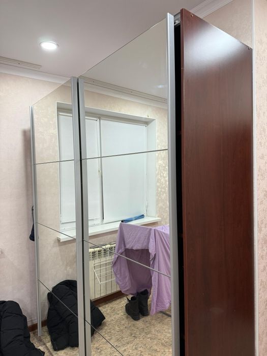 Продам шкаф с зеркалом