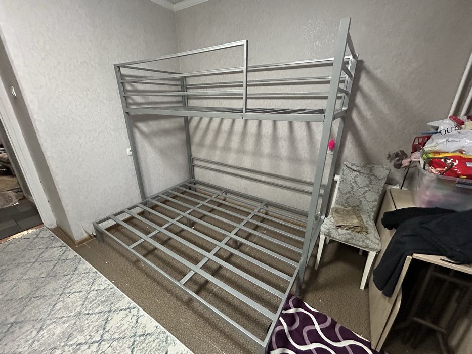 Продам двухяростную кравать