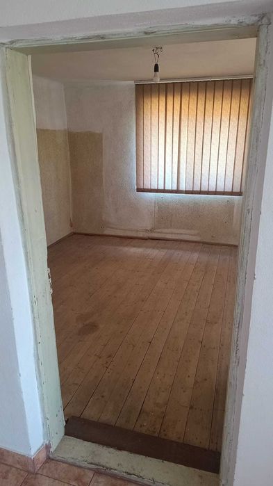Casă 4 camere, livadă 800 mp, deschidere DN – Bujoreni (200m de pecop Boromir)