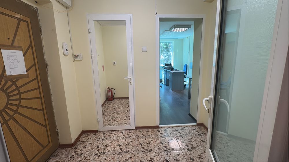 Oferim apartament 3 camere zona Abator, 375 euro