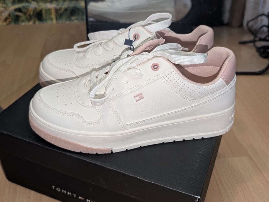 Tommy Hilfiger damă noi