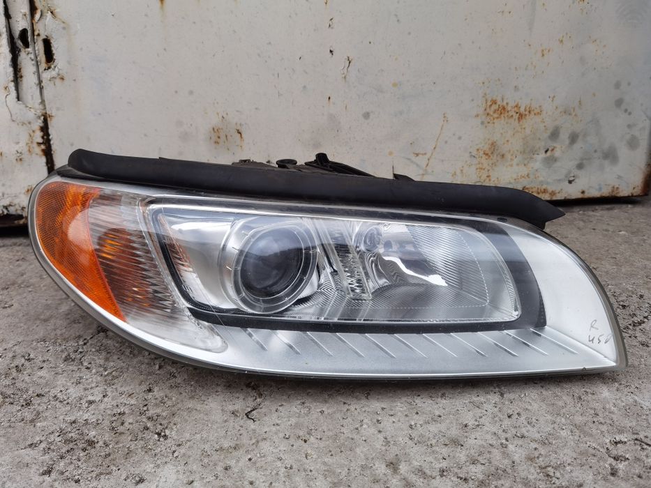 Десен фар Волво s80 завиващ