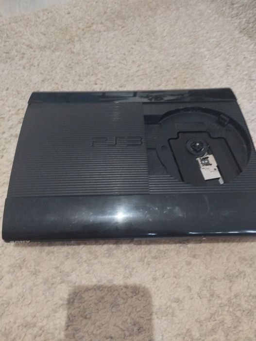 Vând PlayStation 3 super slim fara manete