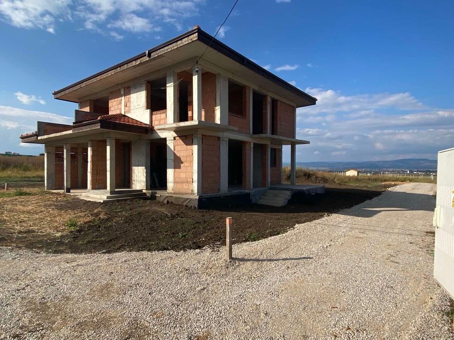 Продава се Къща в Божурище - 300 кв.м за 1167 €/кв.м - Снимка #1