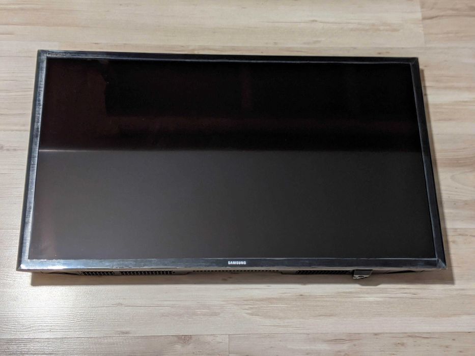 Телевизор SAMSUNG LED 32 FULLHD 3 броя перфектни