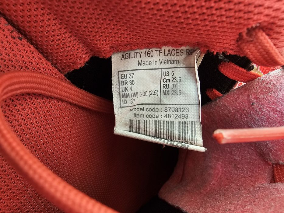 Pereche de adidasi fotbal