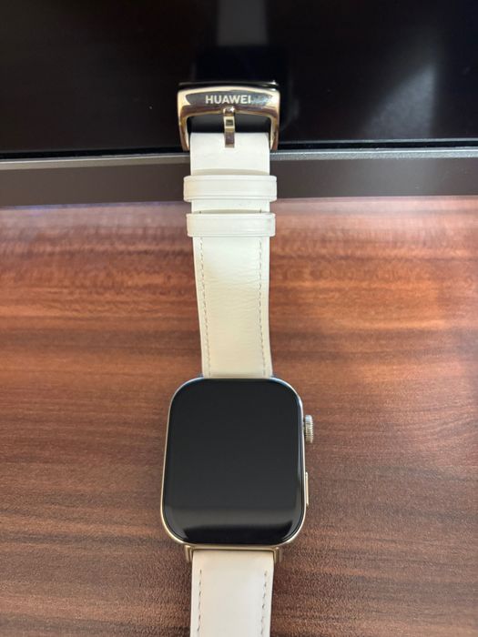 Дамски смарт часовник HUAWEI WATCH FIT 3