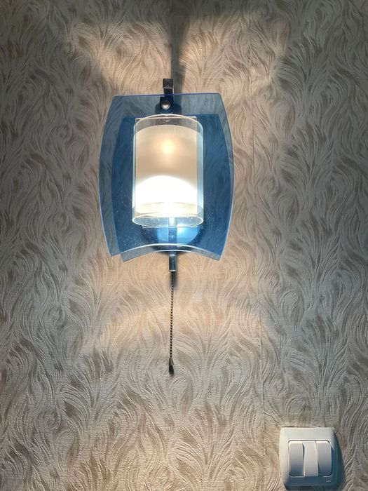 Продам настенный светильник