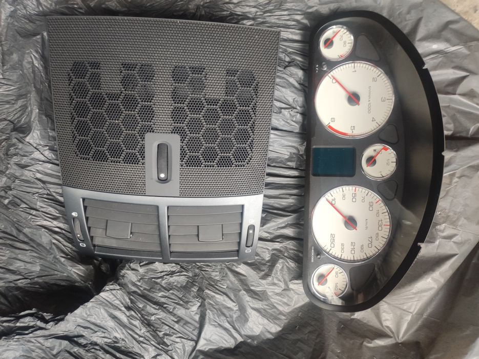 Vând diverse piese Peugeot 407