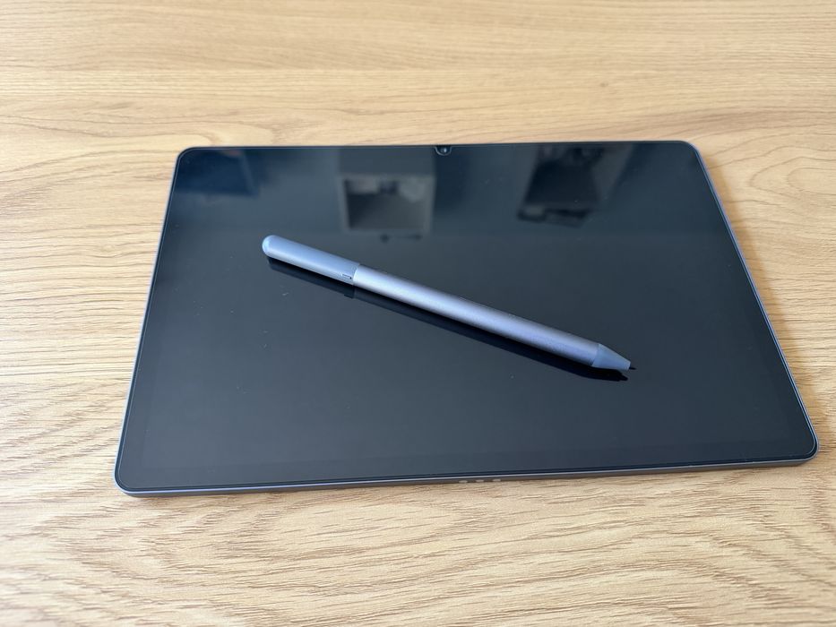 Vând Tabletă Lenovo Idea Tab 11" în garanție cu tastatură + încă o husa folio