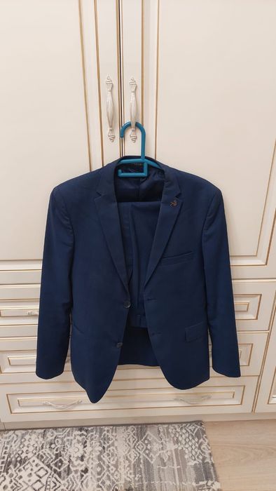 Школьный костюм - пиджак и брюки