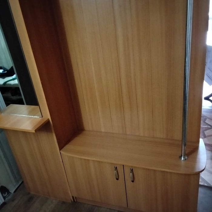 Прихожку в б/у за 20000