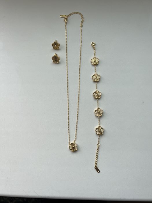 Комплект - серьги, подвеска и браслет