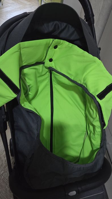 Продам детскую коляску с матрацем