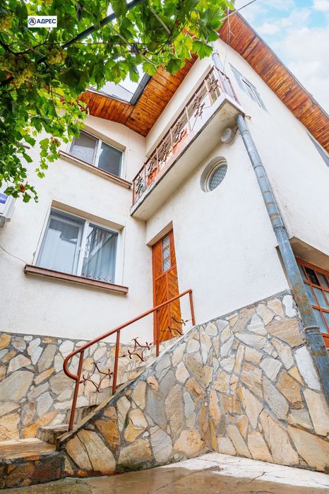 Къща в Плевен-9-ти квартал площ 194 цена 155000