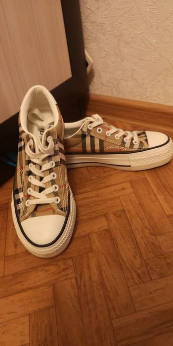 Продам кросовки,ботинки женские,кеды новые.