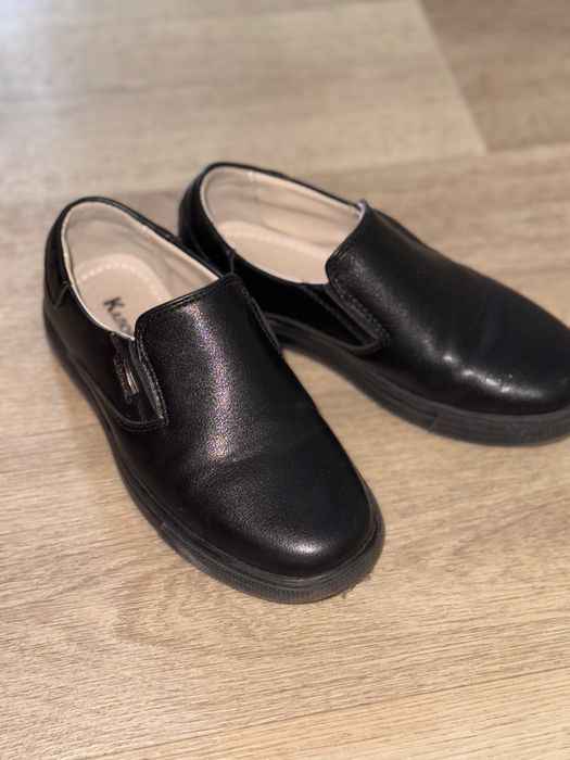 Продам детские туфли