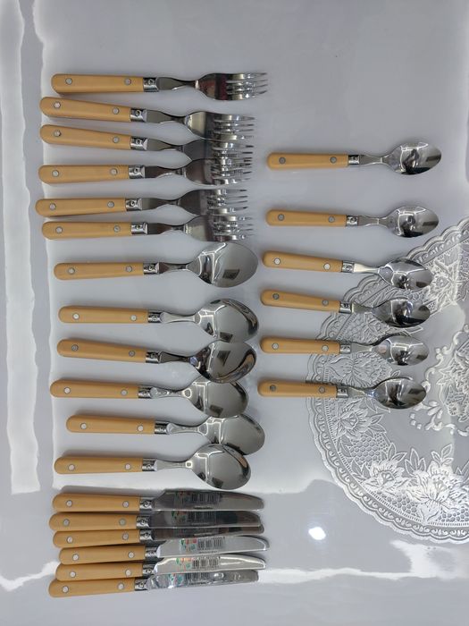 Комплект вилица и лъжици