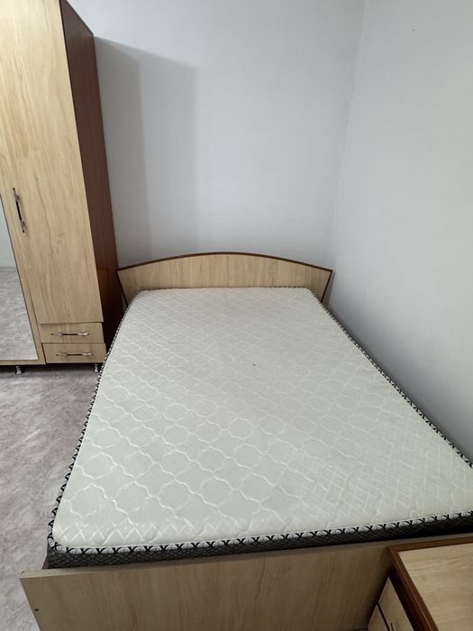 Продам спальный гарнитур
