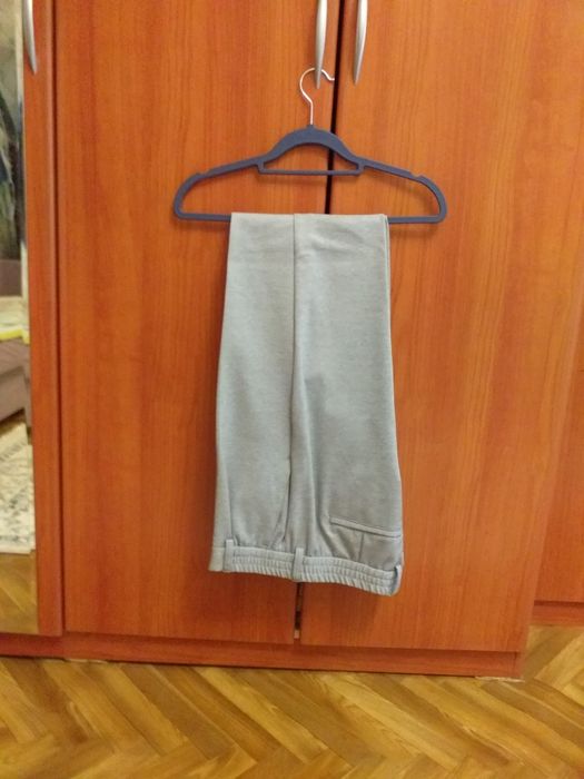 Продаются новые мужские брюки.